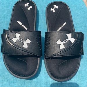 Under armour slides- worn once sz child 4
